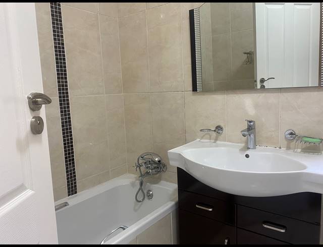 5 BEDROOM HOUSE FOR SALE IN MONDEOR